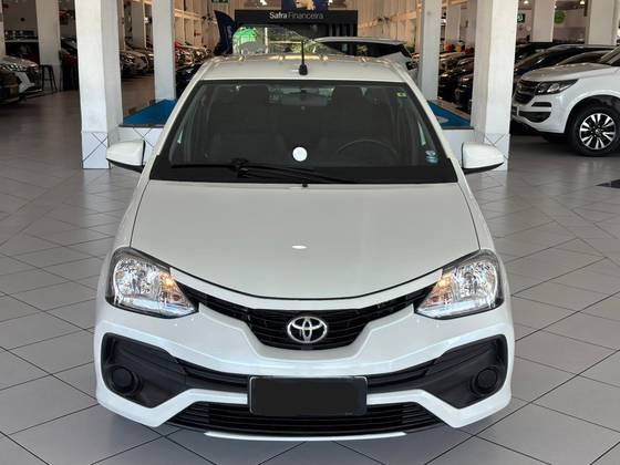 TOYOTA ETIOS 1.5 XS 16V FLEX 4P AUTOMÁTICO TOYOTA ETIOS 1.5 XS 16V FLEX 4P AUTOMÁTICO